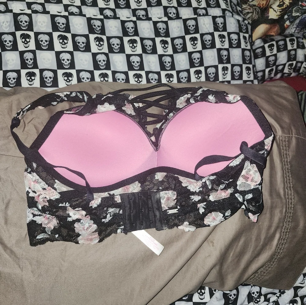 Pink bra - Picture 2 of 3